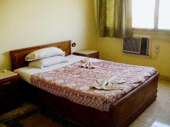 Memnon Hotel Assuan Esterno foto